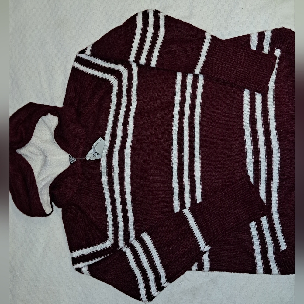 Womens 1x burgundy and white fleece hoodie